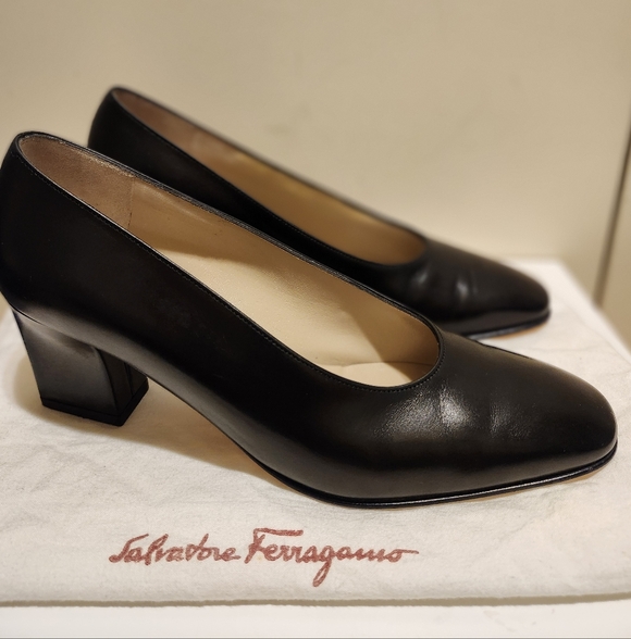 Salvatore Ferragamo Black Leather Classic Block Heel Pumps Sz 6.5 B Ret. $695 - Picture 2 of 9